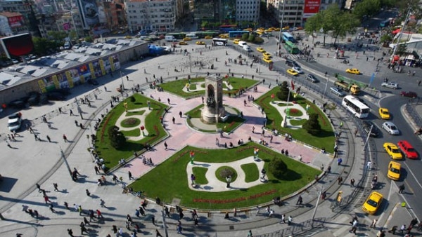 ميدان تقسيم من أهم الأماكن السياحية في اسطنبول