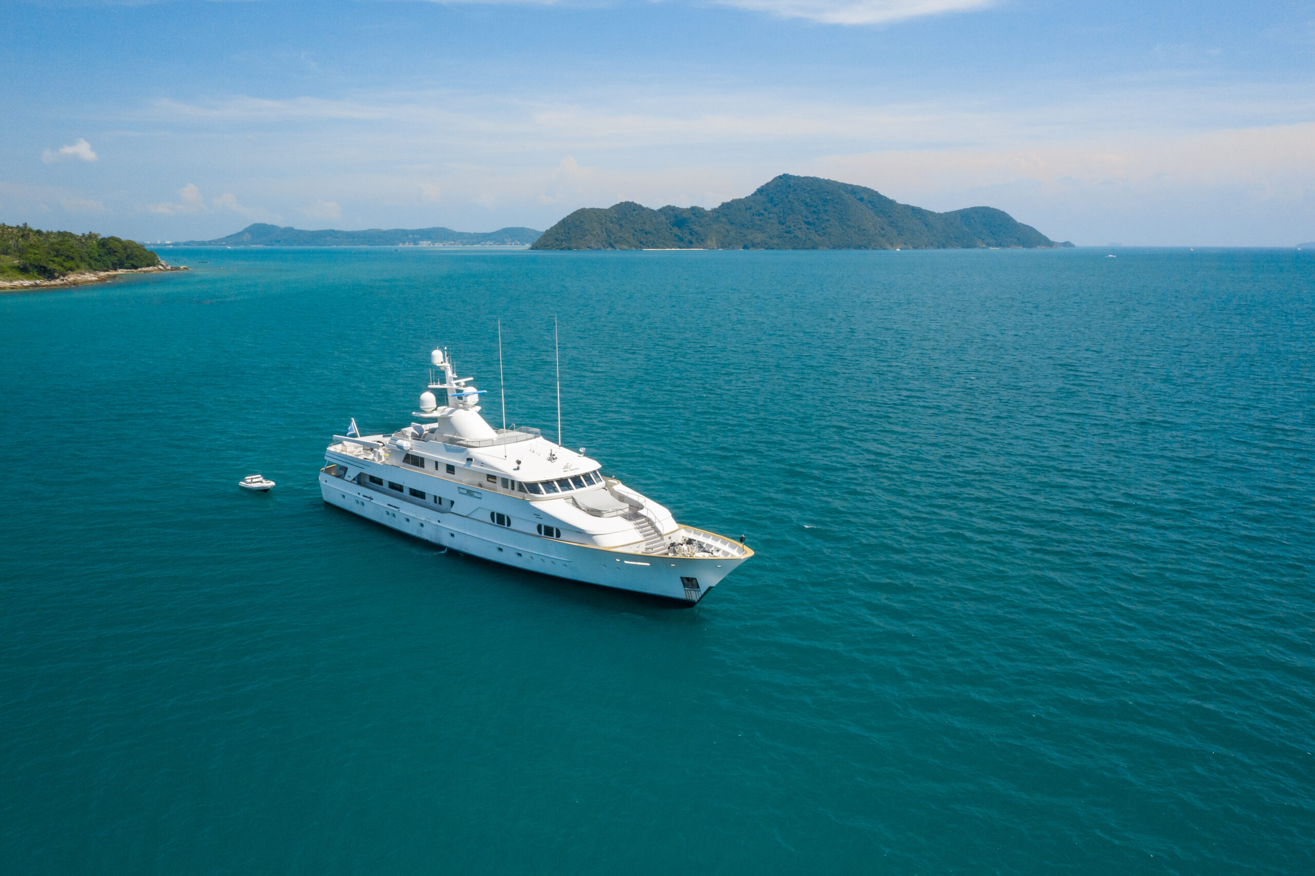 rent a yacht